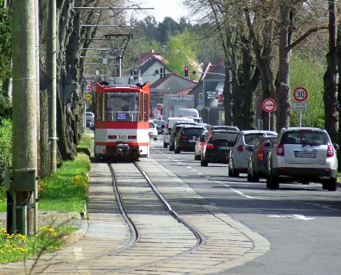 041 Tram 148 Driving Against Traffic