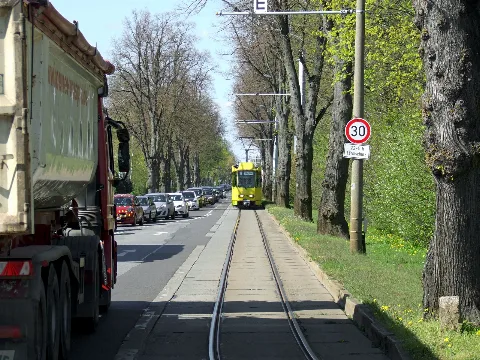 042 Tram 130 Heading For Priorstraße