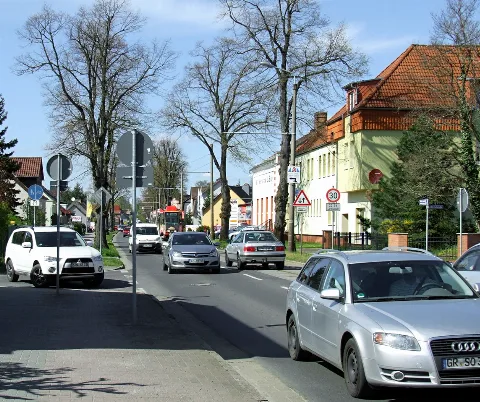 048 Tram 134 In Heavy Traffic