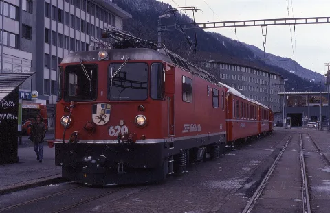 11.12.99 Chur Rhb Re4 4¹¹ 620 (6110742818)