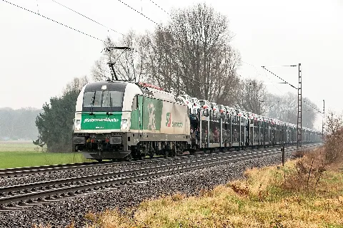 183 717 (Flickr 24905210462)