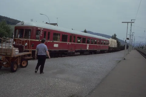 1986 06 00 Bahnhof Biberach Baden Sweg Vt102 Mit Gueterzug