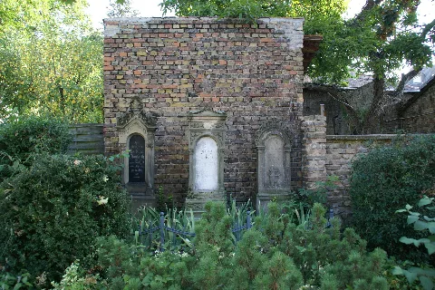 2009.08.27 072956 Grabstätte Cornelienhof Ma Neckarau