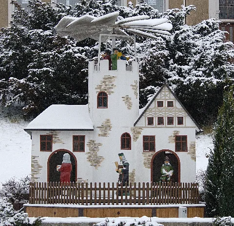2009 12 Ortspyramide Scharfenstein