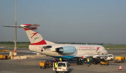 2010 04 26 05 09 03 Oe Lfk Austria Flughafen Wien Schwechat