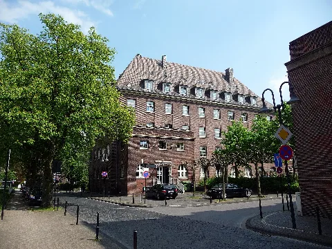 2010 04 27 – Bottrop – Amtsgericht – Droste Hülshoff Platz Panoramio