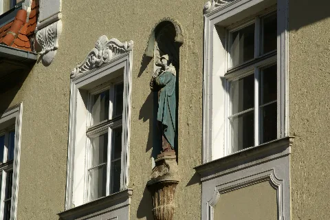 2010.08.21.165743 Fassadenfigur Paulanergasse Amberg