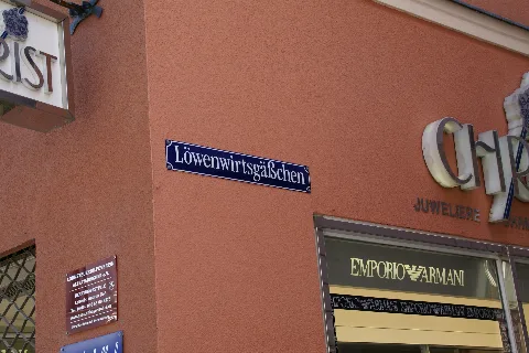 2010.08.21.171722 Straßenschild Löwenwirtsgäßchen Amberg