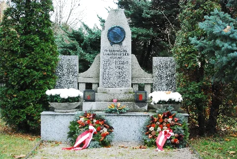 2010 11 20 0018 Achau Kriegerdenkmal