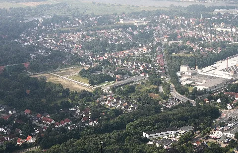 Fotoflug Bremen; Flughöhe 500 m; von der Autobahnabfahrt der A 27 in Bremen-Nord über Vegesack zum U-Boot Bunker Valentin