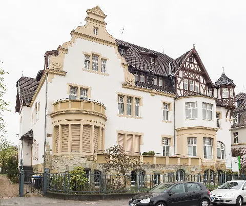 2013 04 21 Kurt Schumacher Straße 6 (Li.), 4 (Re.), Bonn Img 0102
