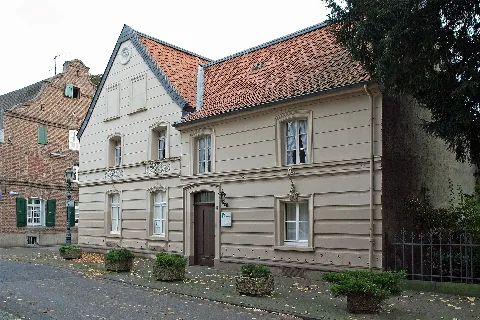 2013 10 19 Krefeld Clementsstr 8 (Denkmal Nr. 52)