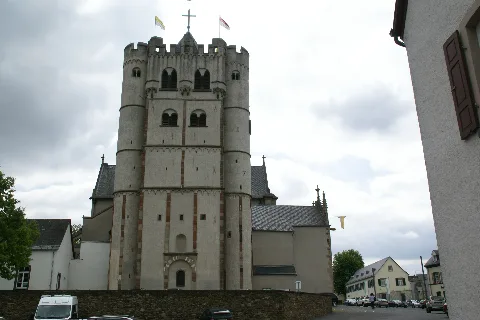 2014.06.21.112318 Facade Stiftskirche Münstermaifeld
