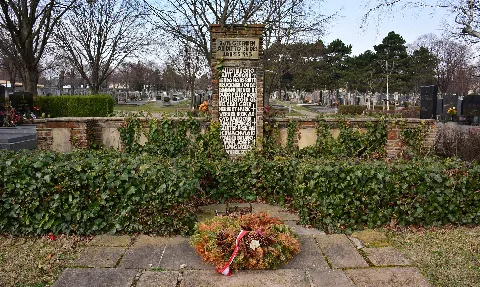 2016 02 27 Guentherz (15) Wien12 Südwestfriedhof Alter Teil Gedenkstätte Für Kriegstote1945