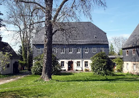 24.04.2017 09228 Wittgensdorf (Chemnitz), Kirchweg 11 (GMP: 50.880210, 12.867233): Pfarrhaus, erbaut 1782-1783. [SAM9524.JPG]20170424430DR.JPG(c)Blobelt