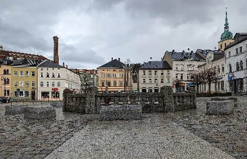 20240316 Xl 1527 Granitbrunnenbecken (Ehemals Dazugehörendes Bismarckdenkmal Fehlt) Markt