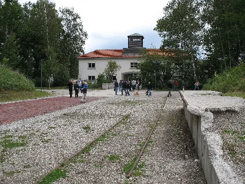 2436 Kz Dachau Jourhaus Und Bahnhof