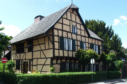 This is a photograph of an architectural monument.It is on the list of cultural monuments of Korschenbroich.
