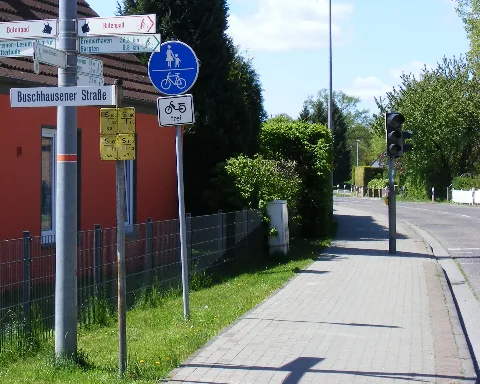 2R F+Radweg Z.240 Ohne Pfeile Li(L 149 Ohz)