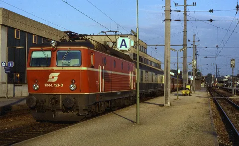31.07.88 St Pölten Hbf 1044.121 (11081062026)
