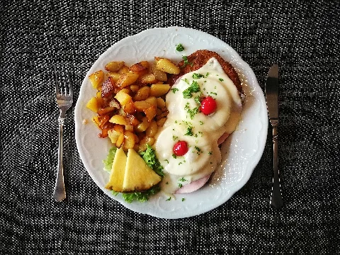 36Vos 07 Schnitzel Hawaii Bratkartoffeln Barlag