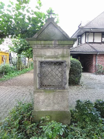 449 Fußfallstationen, Bergstraße Heiligenberg (Süchteln) S1