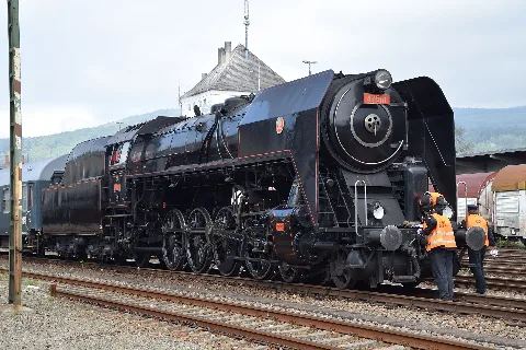 475 111 By Hugh Llewelyn 01