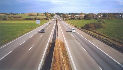 A8 Bw 121 Überführung Östl. Raststätte Burgauer See 004 (3318878610)