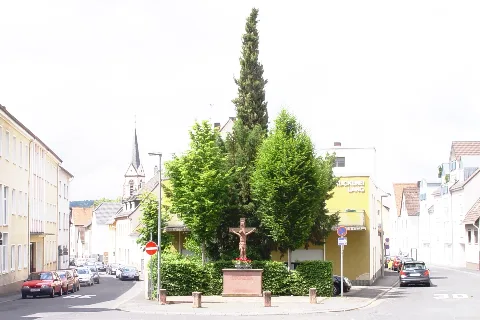 Ab Damm Mitte Wegkreuz