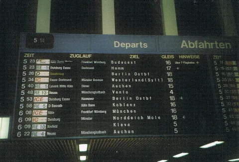 Abfahrtstafel Düsseldorf Hbf