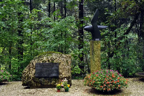 Absturz Invicta International Airways Flug 435, Denkmal 01 10
