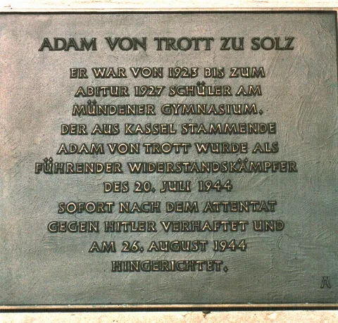 Adamvontrottzusolzgymnasium