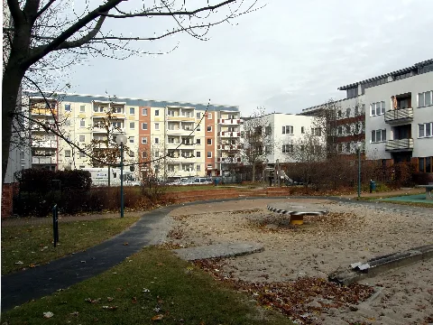 Adele Sandrock Str Innenhof Hellersdorf 2011 12 03 Ama Fec (77)