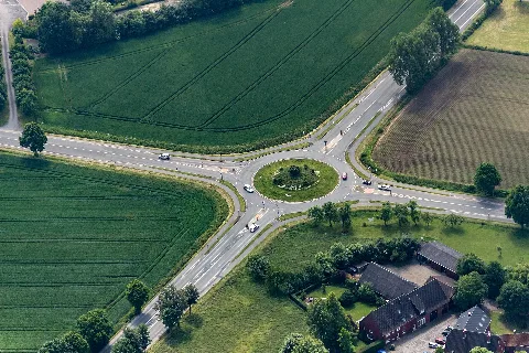 Ahlen, Tönnishäuschen, Kreisverkehr L547 Und L586 2014 8664