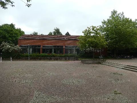 Albert Einstein Schule Laatzen, Vorplatz