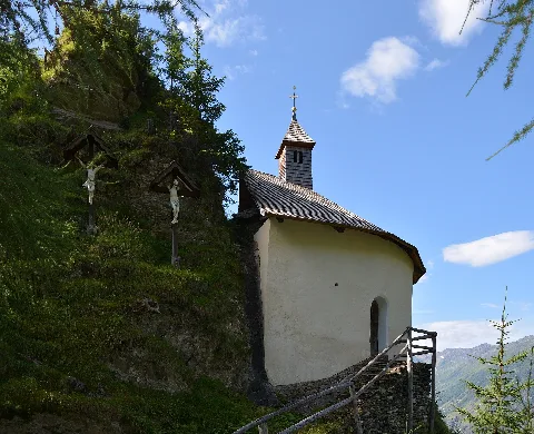 Allerheiligenkapelle Mit Kreuzgruppe