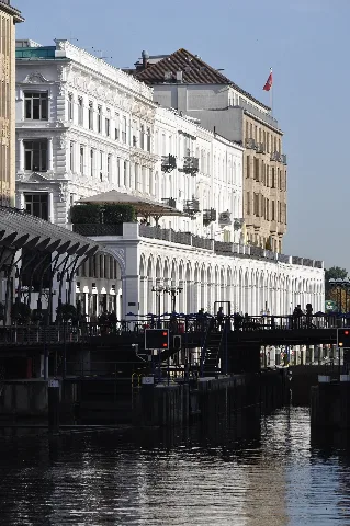 Alsterarkaden (Hamburg Neustadt).Blick Von Adolphsbrücke.ajb