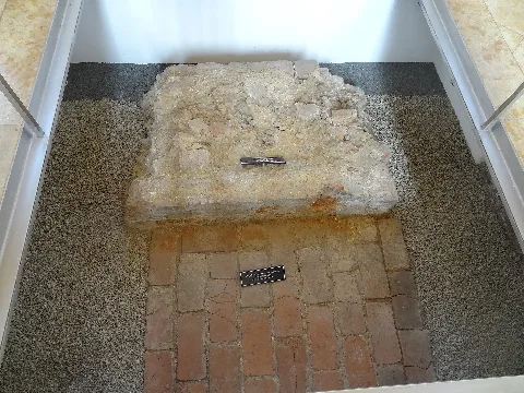Alt St. Nikola Landshut Archäologisches Fenster 1