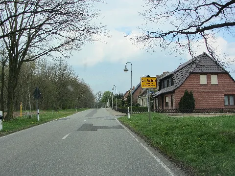 Alt Zachun Hauptstraße 2012 04 25 040