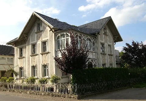 Altach1