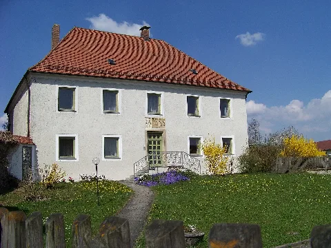 Alteglofsheim Kirchplatz 2 Pfarrhof