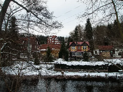 Altenbrak (Stadt Thale) Landkreis Harz, Sachsen-Anhalt; Blick vom Bodeweg auf Gebäude im Abschnitt Ludwigshütte