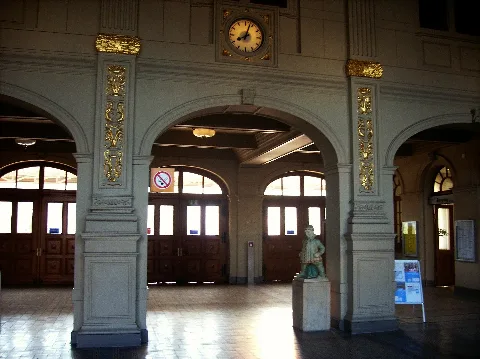 Altenburgbahnhofshalle