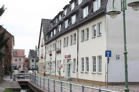 Altentreptow Geschäftshaus 1