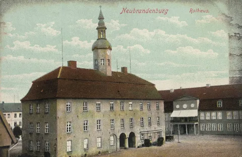 Altes Rathaus Marktplatz Palais Neubrandenburg