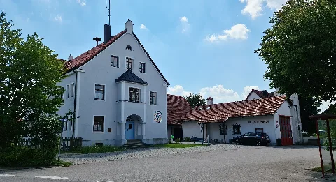 Altes Schulhaus Und Feuerwehrhaus Mittbach