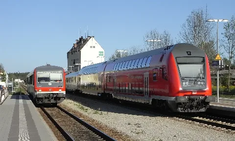 Altötting, Bahnhof, Zugbegegnung