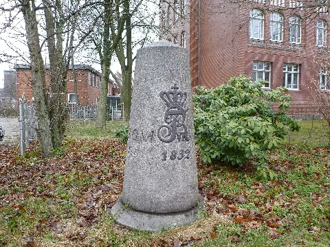 Altonaer Straße 40 Meilenstein