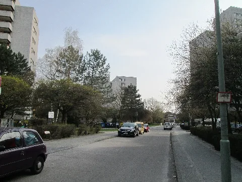 Straße "Am Forstacker", Berlin-Spandau (OT Hakenfelde), Blick nach Süden von der Hakenfelder Straße aus