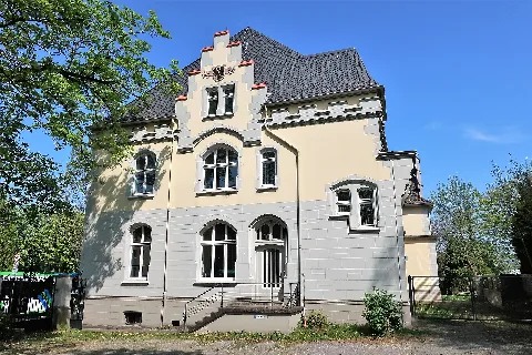 Westseite vom denkmalgeschützten ehemaligen Amtshaus in Hagen-Boele, Schwerter Straße 168. Heute Bezirksverwaltung Hagen-Nord und Polizeiwache.